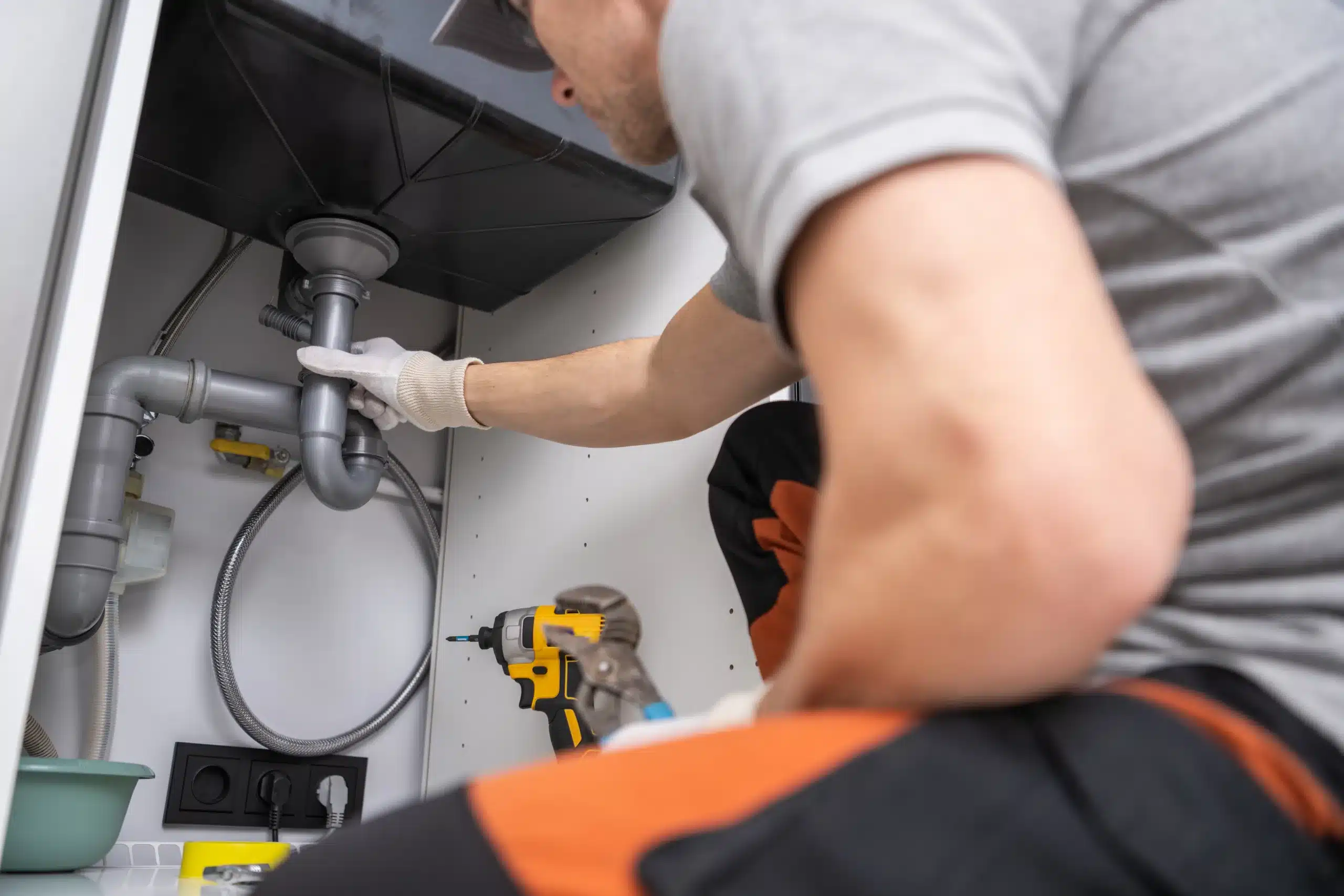 Main Line Clogs vs. Fixture Clogs: How Homeowners Can Tell the Difference